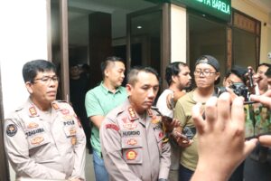 Kapolresta Barelang Kabulkan Permohonan Penangguhan Penahanan 8 Orang Tersangka Yang DiTahan Dalam Perkara Melawan Petugas Saat Pembukaan Blokir Jalan Rempang