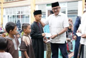 Cintai Anak Yatim, Kasihi Orang Miskin, Jefridin Tablig Akbar & Maulid Nabi di Tiban