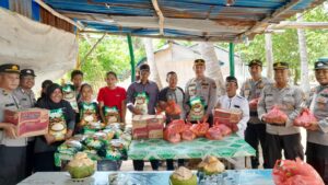 Kegiatan Sosialisai Relokasi Masyarakat Desa Blongkeng dan Pembagian Sembako Kepada Masyarakat Terdampak di Galang