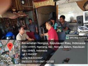 Komsos dengan Pemilik Warung Makan, Sertu Alexsander Berpesan Selalu Menjaga Kebersihan