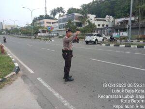 Kegiatan pengaturan Jalan Strong poin pagi di wilayah Polsek Lubuk Baja kota Batam