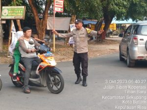 Strong point pagi,Polsek Sekupang Hadir Melayani Masyarakat