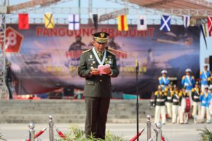 Danlantamal IV Hadiri Upacara Parade dan Defile Dalam Rangka Peringati HUT TNI Ke -78 di Tanjung Pinang