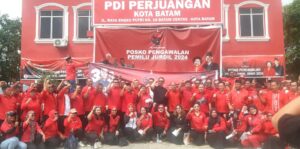 DPC PDI Perjuangan Batam Bagikan 1.200 Bantuan Pangan untuk Anak Stunting dan Warga Secara Door To Door