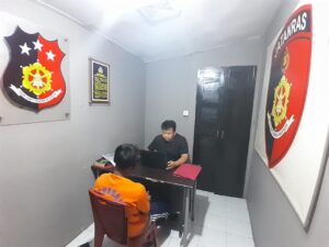 Tendang Dua Remaja Bermotor hingga Tersungkur, Pemuda ini Dibekuk Polsek Bintan