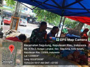 Babinsa Sei Langkai Ajak Warga Binaannya Peduli Terhadap Kebersihan Lingkungan