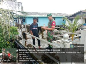 Ini Pesan Penting Babinsa Kelurahan Pemping saat Komsos dengan Warga Pencari Rengkam