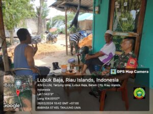 Babinsa Tanjung Uma Ajak Warga Binaannya Jaga Kondusivitas Kamtibmas Tetap Terjaga dengan Baik