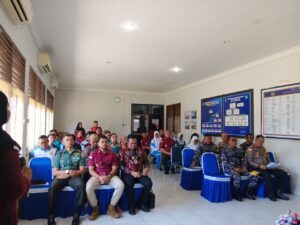 Danramil 05/Belakangpadang Hadiri Sosialisasi Keimigrasian (Desa Binaan Imigrasi)