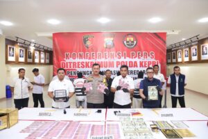 Ditreskrimum Polda Kepri Bongkar Sindikat Peredaran Uang Palsu Dollar Singapura