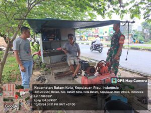 Bintara Pembina Desa (Babinsa) 06 Kelurahan Belian Koramil 03 Nongsa,Melaksanakan Kegiatan Komunikasi Sosial (Komsos) di Wilayah Binaan