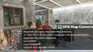 Sertu Suratmin Gelar Komsos Sekaligus Anjangsa Bersama Warga Kampung Tua Patam Lestari