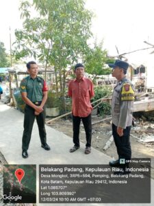 Babinsa Belakang Padang Kunjungi Warga Pulau Pemping