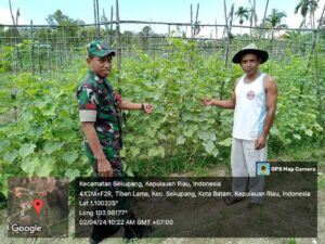 Babinsa Tiban Lama Sekupang Gelar Komsos, Ajak Jaga Kesehatan di Bulan Suci Ramadan