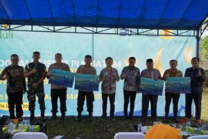 PLN Batam Serahkan Bantuan Hewan Kurban Rayakan Idul Adha 1445 H