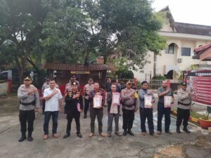 Kapolsek Sekupang  Apresiasi Kinerja Personil dan Masyarakat yang Berprestasi