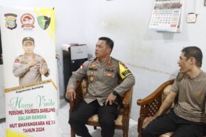 HUT Bhayangkara ke-78,  Polresta Barelang  Anjangsana ke Personel yang Sakit Menahun