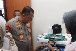 Kapolda Kepri Cek Pelaksanaan Bakti Kesehatan Operasi Bibir Sumbing dan Sunatan Massal