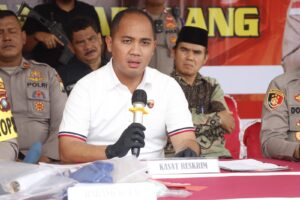 Kapolresta Barelang Gelar Konferensi Pers Ungkap Pelaku Pembunuhan di Sagulung