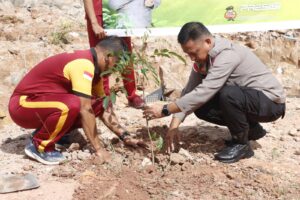 Lestarikan Lingkungan, Polresta Barelang dan Polsek Jajaran Laksanakan Penanaman Pohon Jelang Hari Bhayangkara Ke-78 Tahun 2024