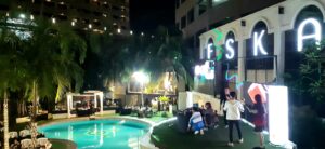 Pengunjung Grand Eska Hotel Antusias Ikuti Nobar Balapan Formula 1 Melalui Live Screening