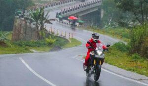 Waspada Aquaplaning Saat Berkendara di Musim Hujan