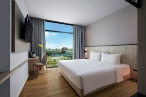 Rayakan Natal dengam Sajian Frosty Foreest Christmas di Hotel Santika Batam