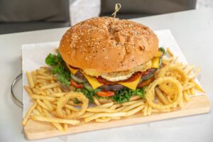 Jumbo Sharing Plates, Sensasi Kuliner Spektakuler dari HARRIS Resort Waterfront Batam