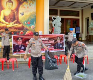 Polsek Batu Ampar Gelar Kerja Bakti di Vihara Amitabha dalam Rangka Hari Bhayangkara ke-79
