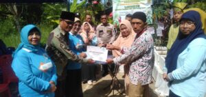 Kapolsek Tanjungpinang Timur Semai 3.000 Bibit Cabai Bersama Masyarakat