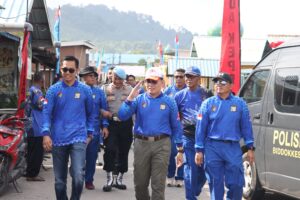 Polda Kepri Gelar Lomba Dayung Sampan dan Ketinting di Tanjung Riau, Meriahkan Hari Bhayangkara ke-79