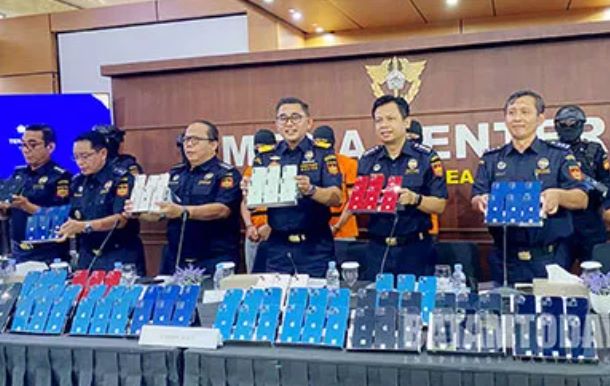 2,1 Ton Sabu & 19 Juta Rokok Ilegal Digagalkan! Bea Cukai Batam Hajar Penyelundup Tanpa Ampun di 2025!