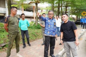 Dibongkar! Reklame Ilegal di Simpang Planet Holiday Tumbang, Sekda Batam Turun Tangan!