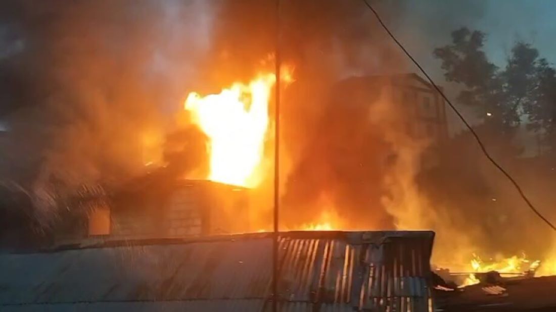 Lubuk Baja Batam Membara! Kobaran Api Hanguskan Rumah Warga, Damkar Dikerahkan dari Tiga Pos