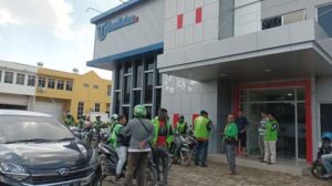 Teror Order Fiktif Serbu Kantor Tribun Batam! Puluhan Ojol Datang Bertubi-tubi, Pimpinan Redaksi Laporkan ke Polda!