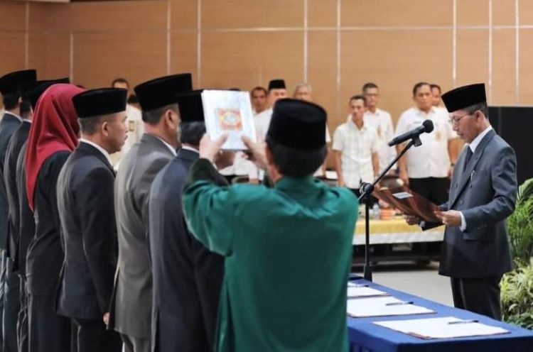 Wali Kota Batam Amsakar Lakukan Rotasi Besar-besaran! 7 Pejabat Baru Dilantik, Sekda Diganti, Birokrasi Bakal ‘Disetrum’ Penyegaran!