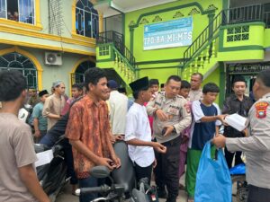 Polsek Lubuk Baja Gelar Jumat Berkah, Pererat Hubungan dengan Warga Tanjung Uma