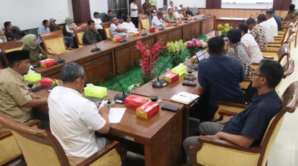 Krisis Air Bersih Makin Parah di Batam! DPRD Desak PT ABH Bangun Tandon, Warga Mengaku Tak Dapat Air Berminggu-minggu