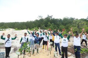 Ketua DPRD Batam Dukung Aksi Tanam Mangrove di Nongsa: Langkah Nyata Selamatkan Ekosistem Pesisir