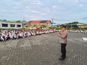 Polsek Sagulung Berikan Penyuluhan ke Siswa SMKN 5 Batam Pasca Tawuran Viral
