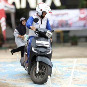 Capella Honda Kepri Bekali Pelajar Tanjungpinang Teknik Dasar Safety Riding