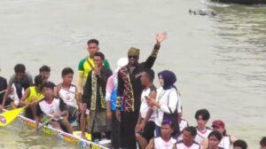 Rapper Amerika Melly Mike Hibur Pacu Jalur Kuansing, Kapolda Riau Harap Jadi Suara Lestarikan Budaya & Alam