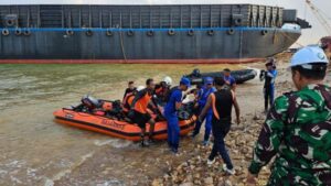 Tragis! Pekerja Kapal Tongkang di Batam Ditemukan Tewas Usai Terjatuh ke Laut, Basarnas Tutup Operasi SAR