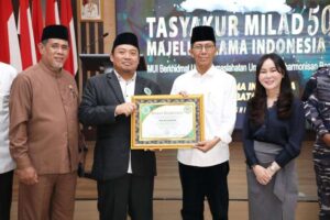 Wali Kota Batam Amsakar Achmad Raih MUI Award 2025, Ungkap Rahasia Kuatkan Ekonomi Umat Lewat Koperasi!