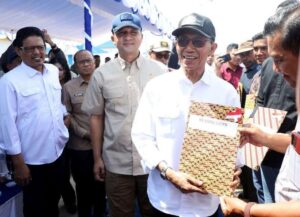 Warga Galang Resmi Terima 94 Sertifikat Tanah, Tanjung Banun Disiapkan Jadi Kawasan Modern