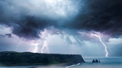 Warga Batam Siap-Siap! BMKG Prediksi Hujan Petir Merata Sepanjang Hari