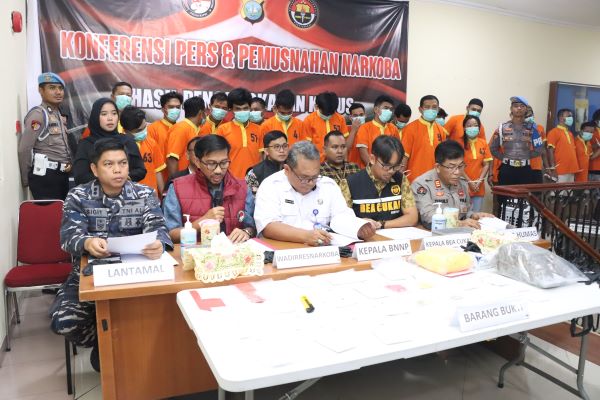 Polisi dan Bea Cukai Batam Bongkar 24 Kasus Narkoba, Amankan 37 Tersangka & Puluhan Kg Sabu!