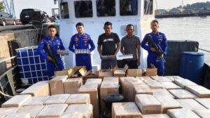 Kapal Patroli Baharkam Polri Gagalkan Penyelundupan 48 Dus Rokok Ilegal di Perairan Batam