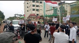 Ratusan Massa Geruduk PN Batam,Tolak Kriminalisasi Wartawan Gordon Silalahi