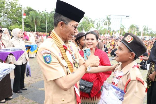 Tuntas! Pemko Batam Bagikan 105 Ribu Seragam Gratis untuk Siswa Baru SD-SMP Tahun 2025